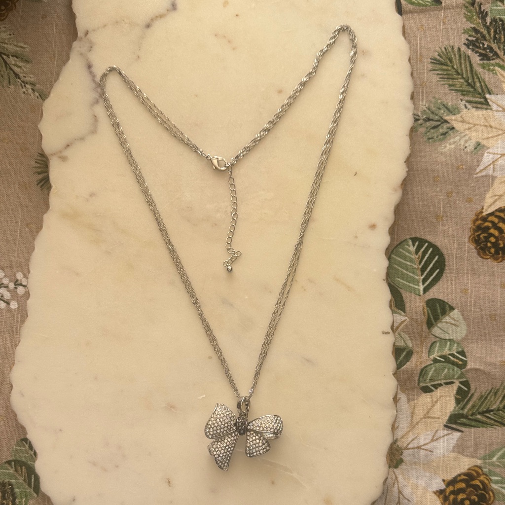 Elegant Silver Bow Pendant Necklace